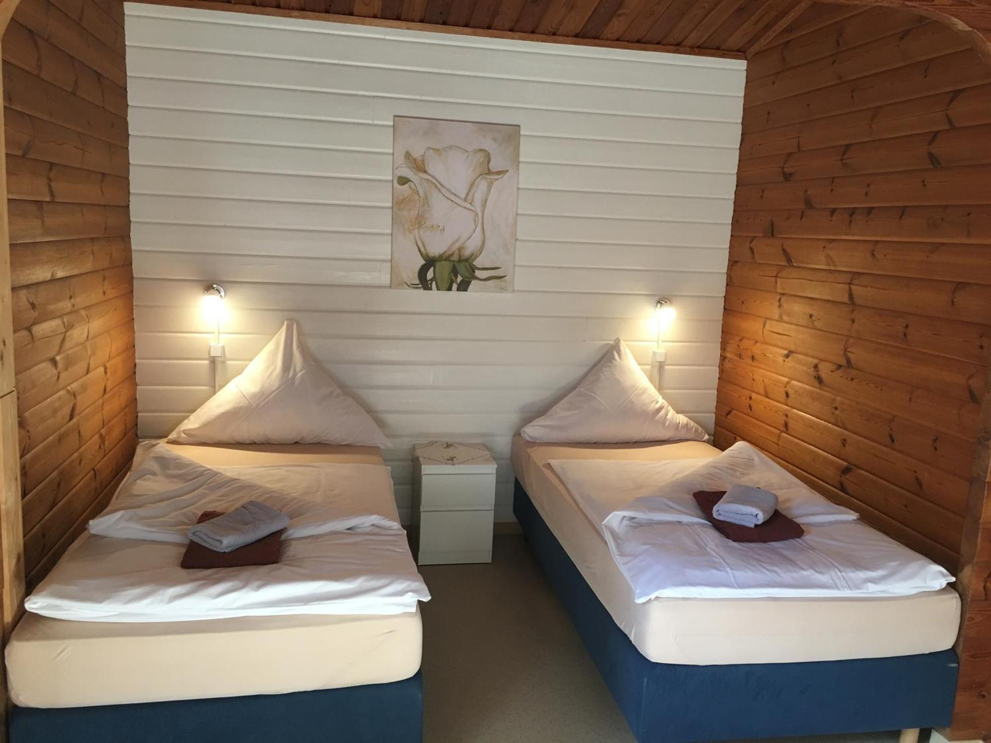 Abb Sportcenter Gaensefurth, Doppelzimmer Ohne Kueche, Standard Doppelzimmer Mit Kueche Hecklingen  Esterno foto